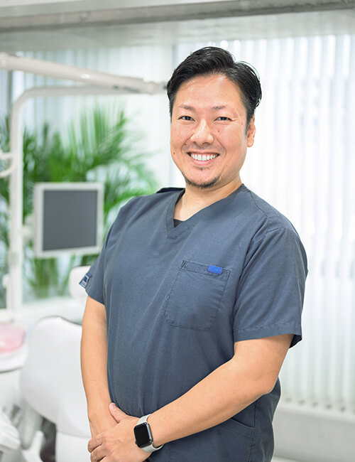 与野いのうえ歯科の院長、井ノ上 靖尊
