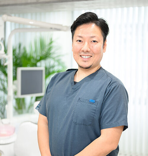 与野いのうえ歯科の院長、井ノ上 靖尊