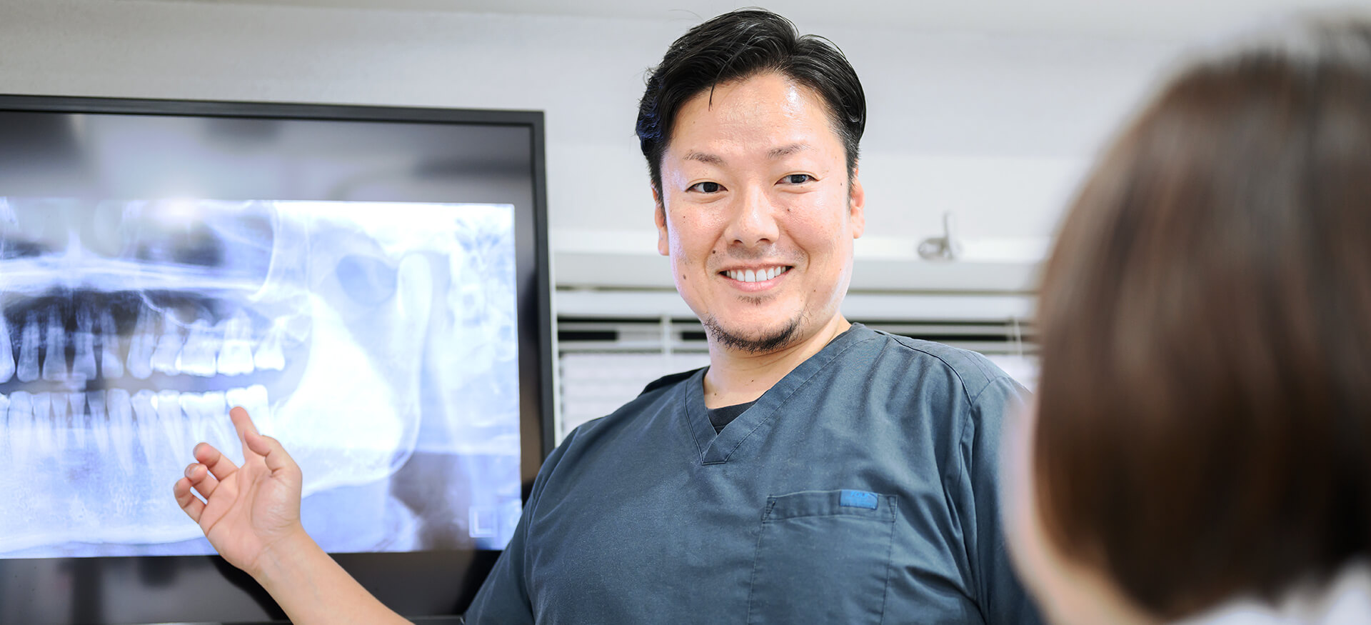 与野いのうえ歯科の院長、井ノ上 靖尊